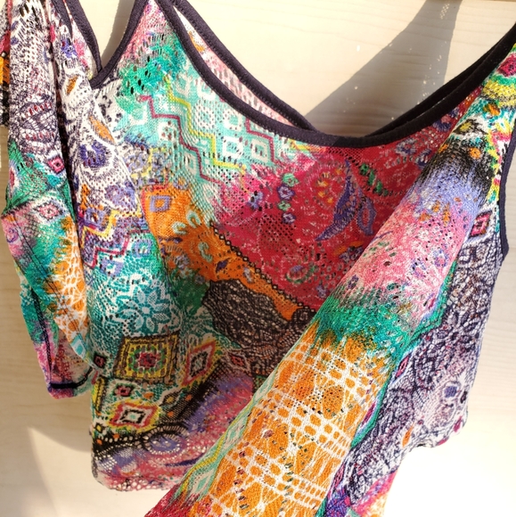 ALMOST FAMOUS Eclectic Graphic Woven Multicolored Cold-shoulder Boho Crop Top - Picture 9 of 13